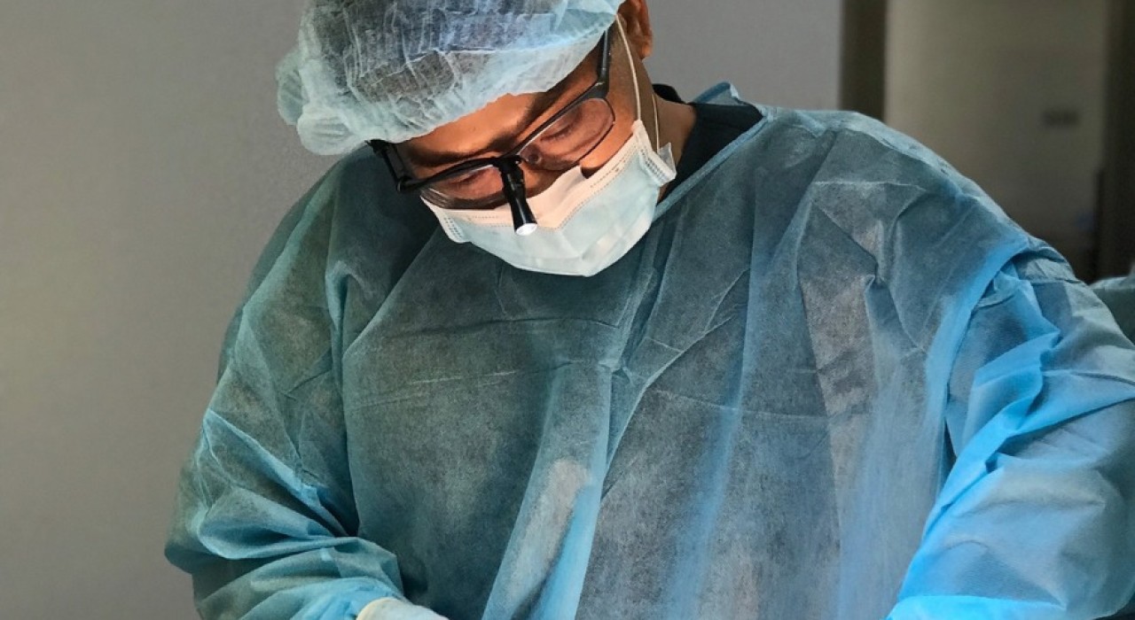Nhấn mí có đau không? Bao lâu thì hết sưng?