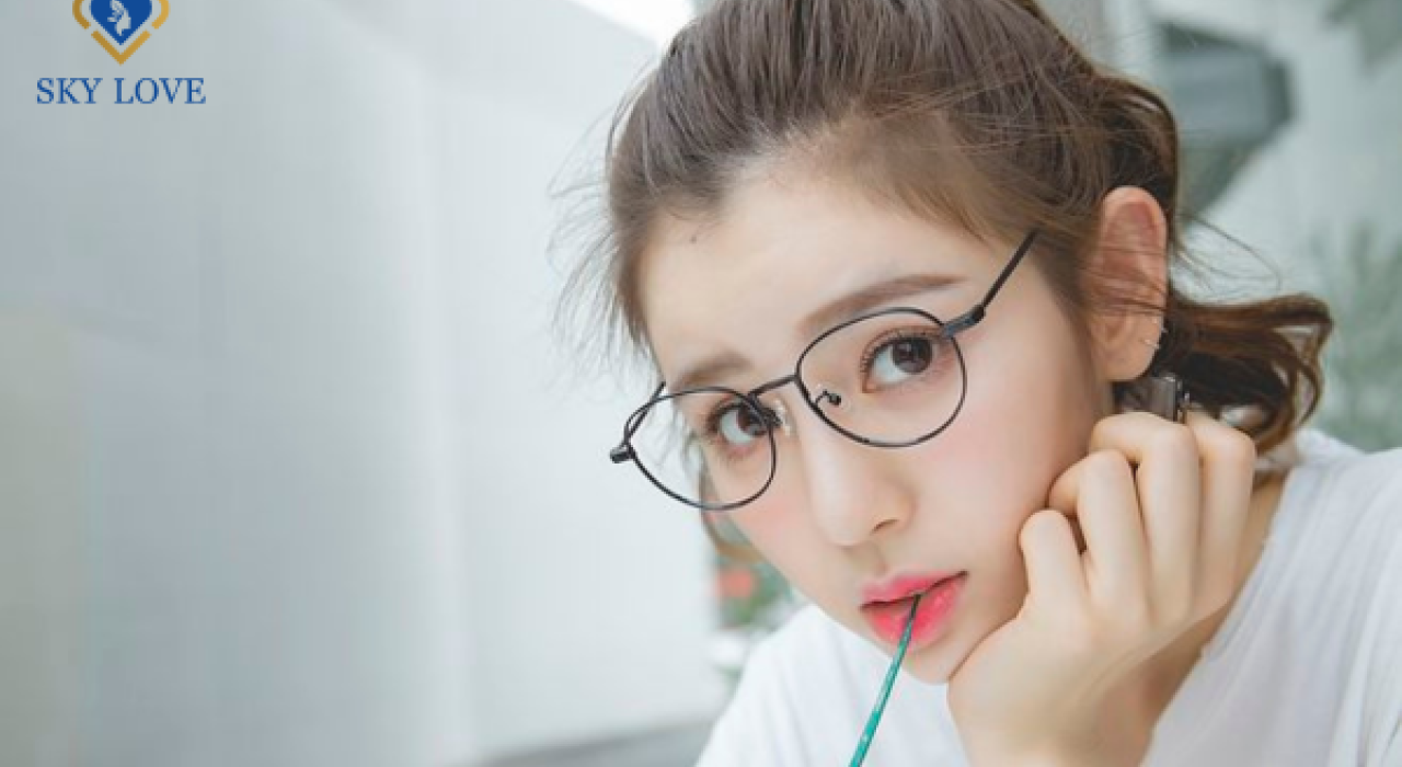 Nâng mũi xong có đeo kính được không? 5 Lời khuyên hữu ích